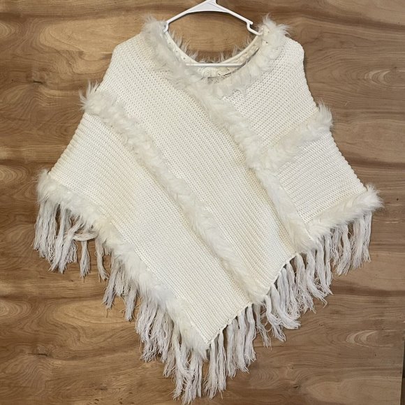 Andrew Marc New York Poncho Sweater One Size White Faux Fur Trim V Neck Fringe - Picture 2 of 6